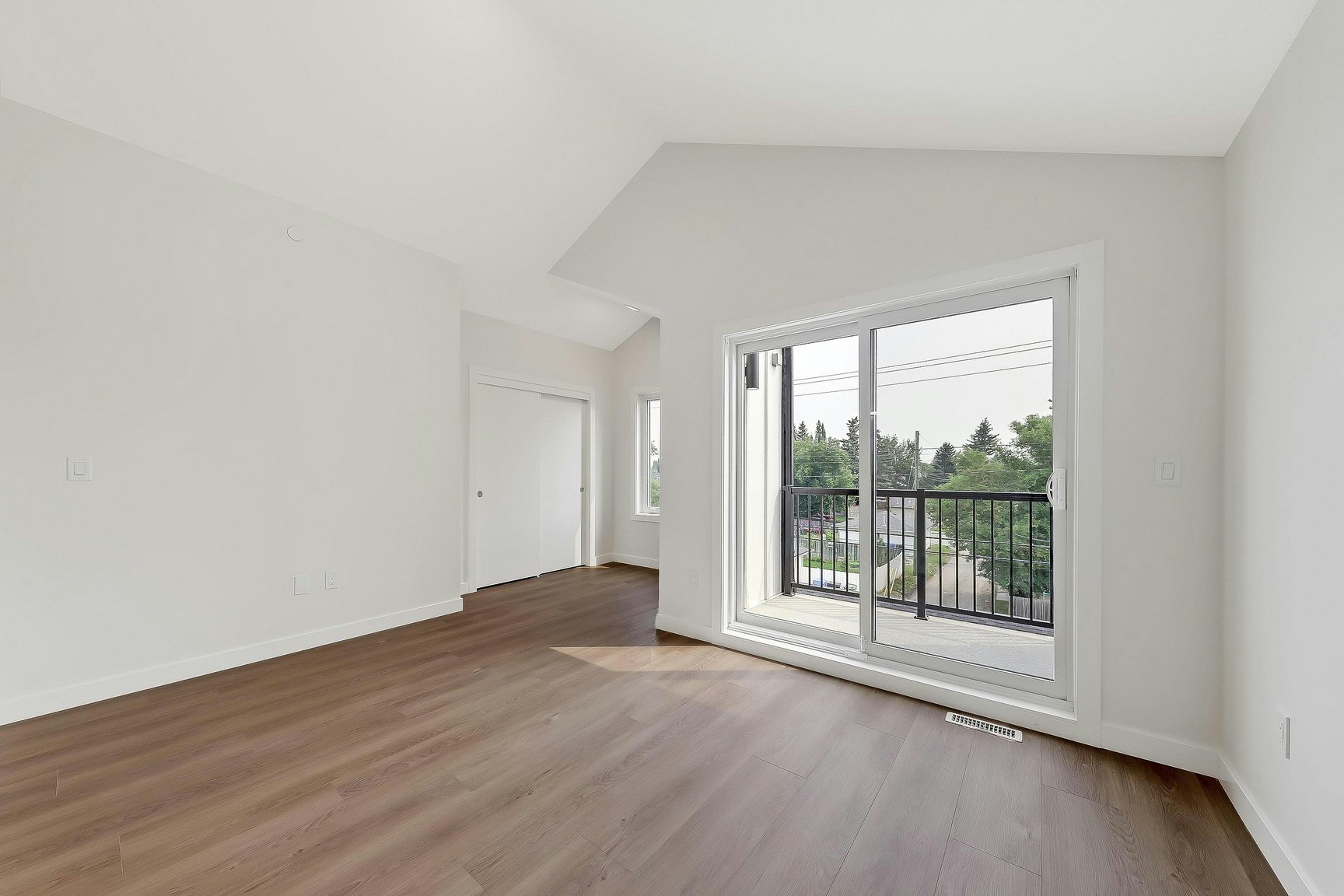 3408 37 Street Southwest, Calgary, AB, T3E 3C1