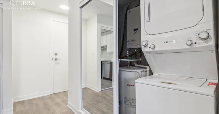 206-135 Canon Jackson Drive, Toronto, ON, M6M 0C3 - 20
