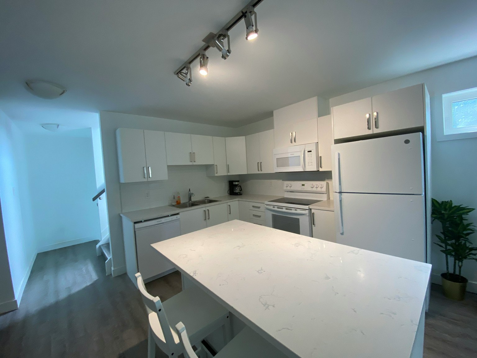 C-1018 Maitland Avenue Centre, Ottawa, ON, K2C 2B6