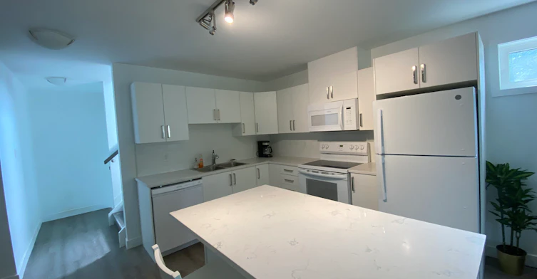 C-1018 Maitland Avenue Centre, Ottawa, ON, K2C 2B6
