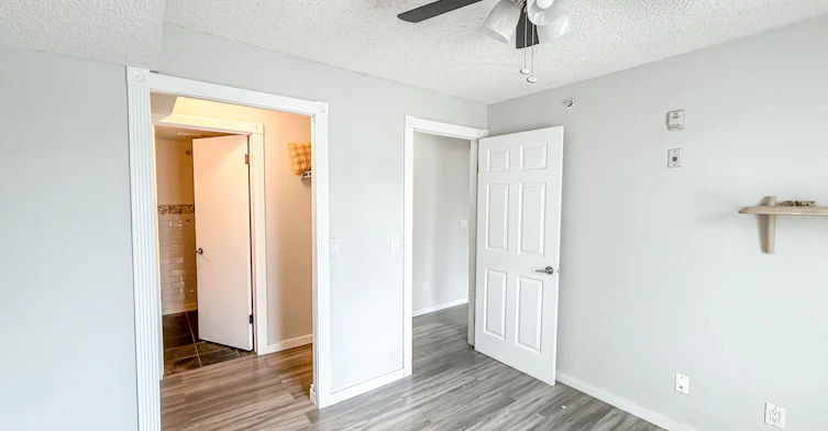 4000 Somervale Court Southwest, Calgary, AB, T2Y 4J3 - 10