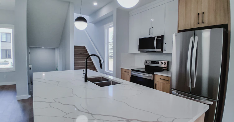 Upper-2240 8 Street Northwest, Calgary, AB, T2M 1P3 - 2