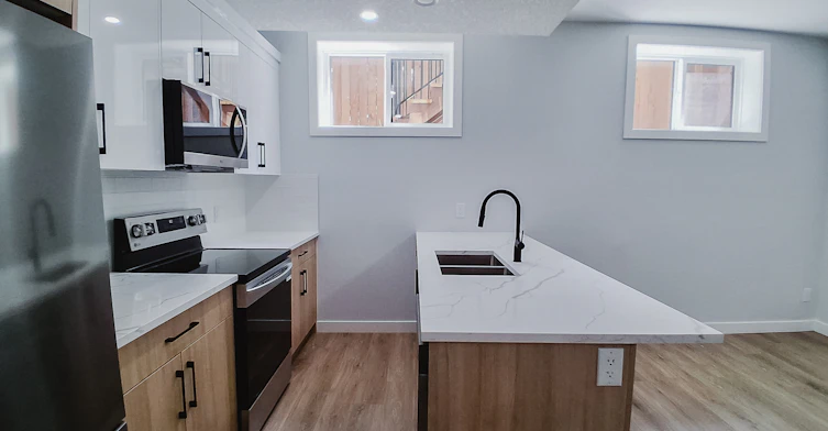 2240B-8 Street Northwest, Calgary, AB, T2M 5K8 - 5