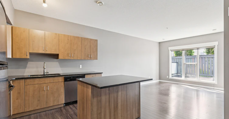 10518 113 Street, Edmonton, AB, T5H 0C6 - 4