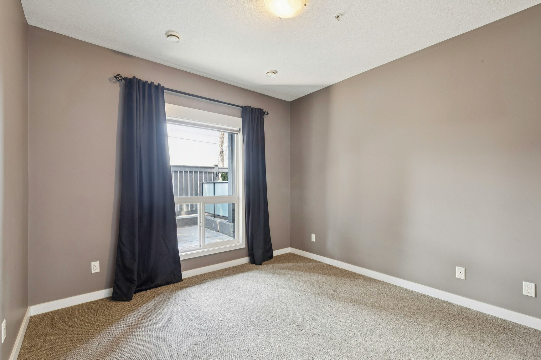 10518 113 Street, Edmonton, AB, T5H 0C6 - 9