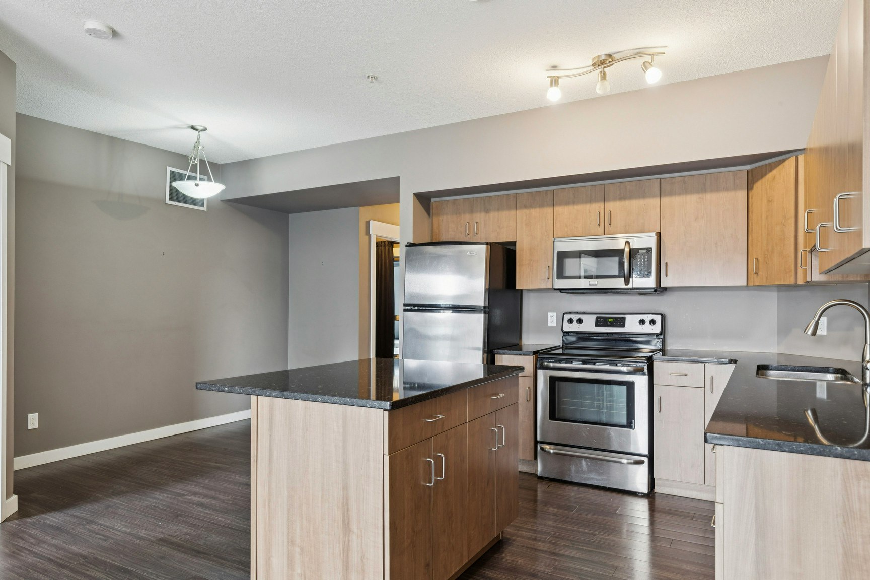 10518 113 Street, Edmonton, AB, T5H 0C6 - 2