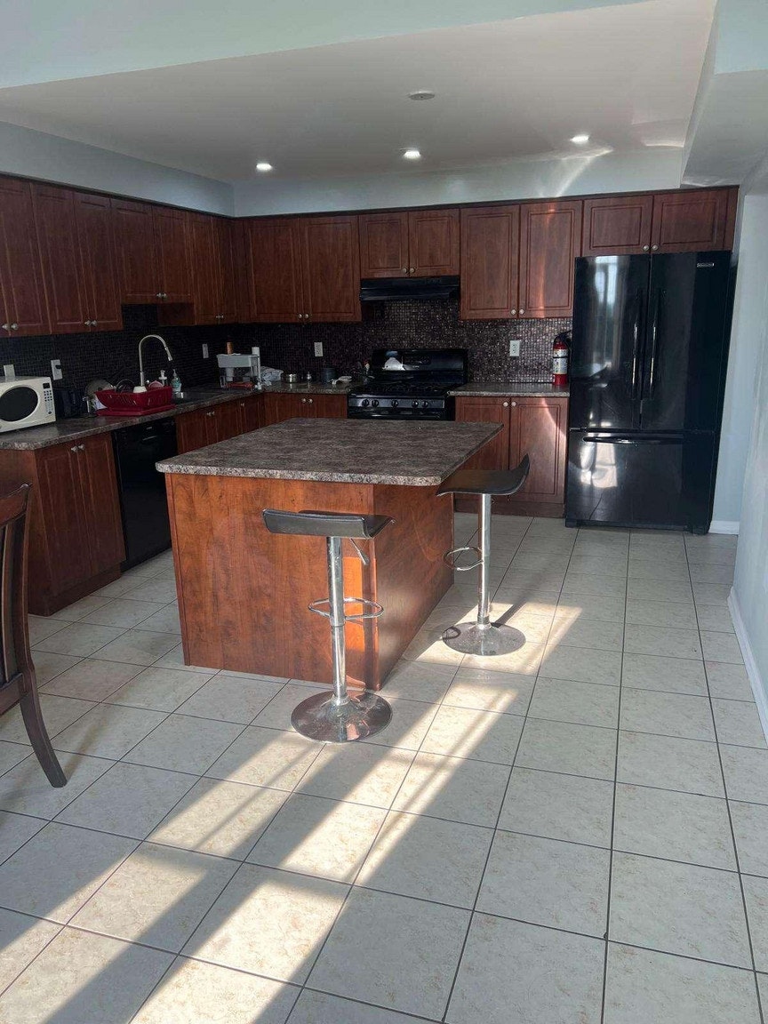 52 Commuter Drive, Brampton, ON, L7A 0S5 - 3