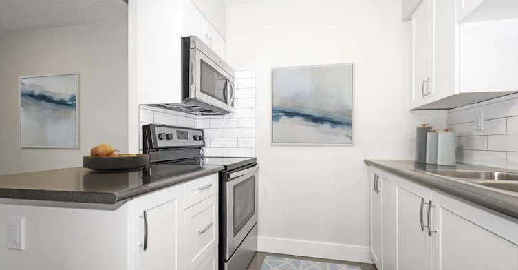 145-202-147 Wellington Street West, Aurora, ON, L4G 3M1 - 3