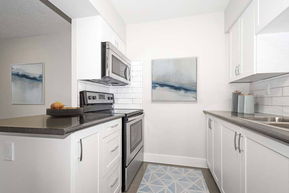 145-212-147 Wellington Street West, Aurora, ON, L4G 3M1 - 3
