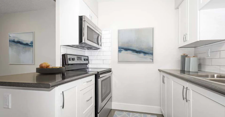 145-212-147 Wellington Street West, Aurora, ON, L4G 3M1 - 3