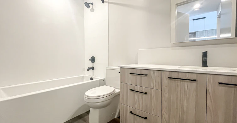 1107 Gladstone Road Northwest, Calgary, AB, T2M 3T1 - 11