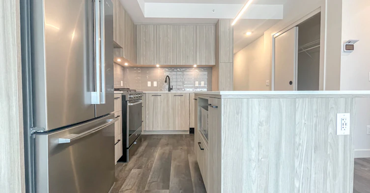 1107 Gladstone Road Northwest, Calgary, AB, T2M 3T1 - 3