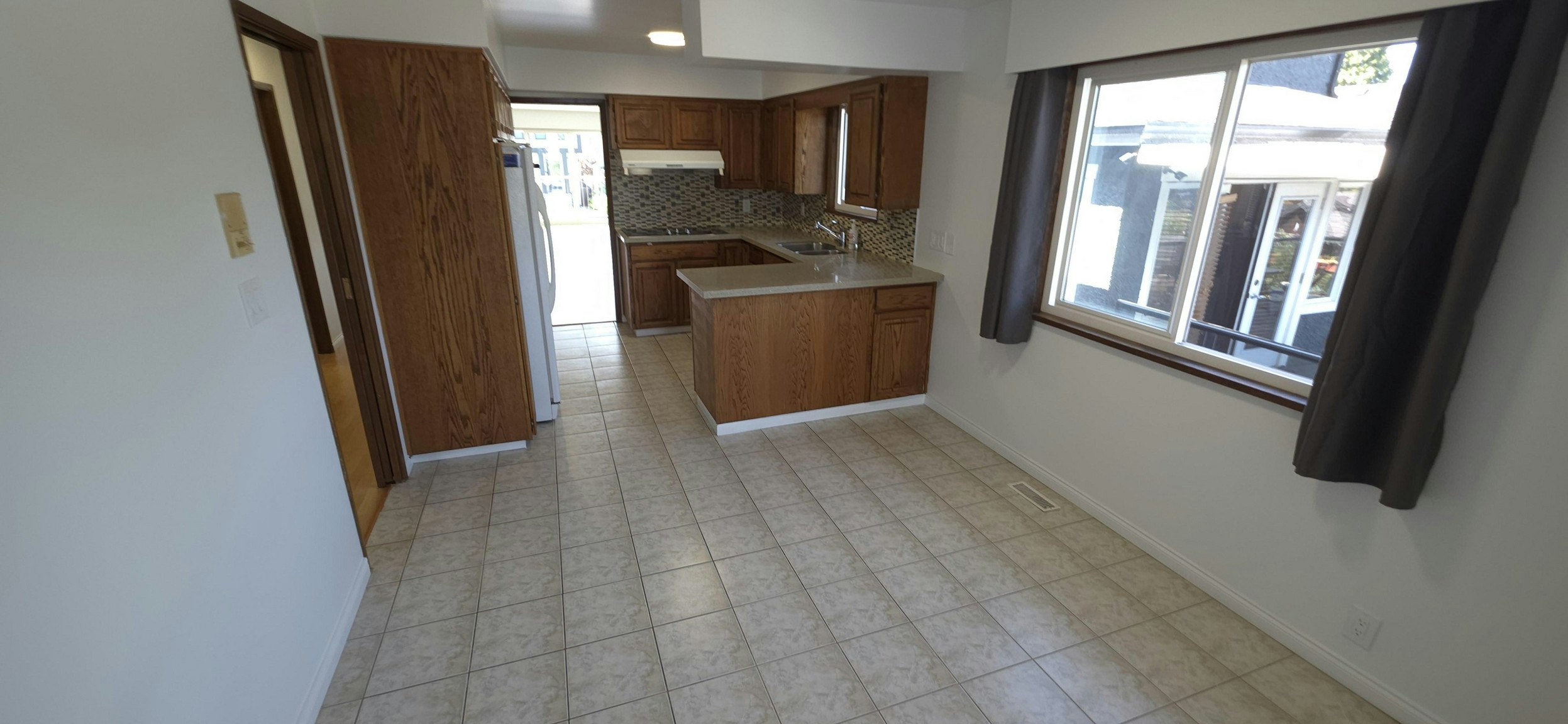 3551 Oxford Street, Vancouver, BC, V5K 1P2 - 5