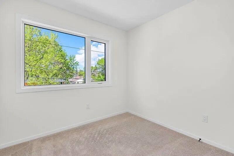 2-15954 106 Avenue Northwest, Edmonton, AB, T5P 0W7 - 11