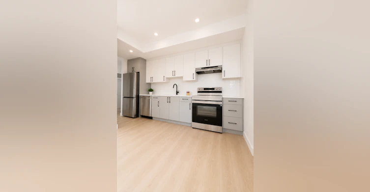 1-10050 86 Avenue Northwest, Edmonton, AB, T6E 2L9 - 3