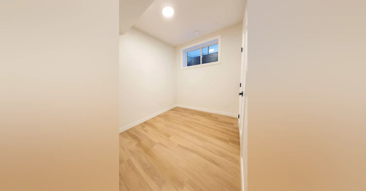 1-10050 86 Avenue Northwest, Edmonton, AB, T6E 2L9 - 19