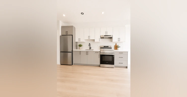 2-10050 86 Avenue Northwest, Edmonton, AB, T6E 2L9 - 6