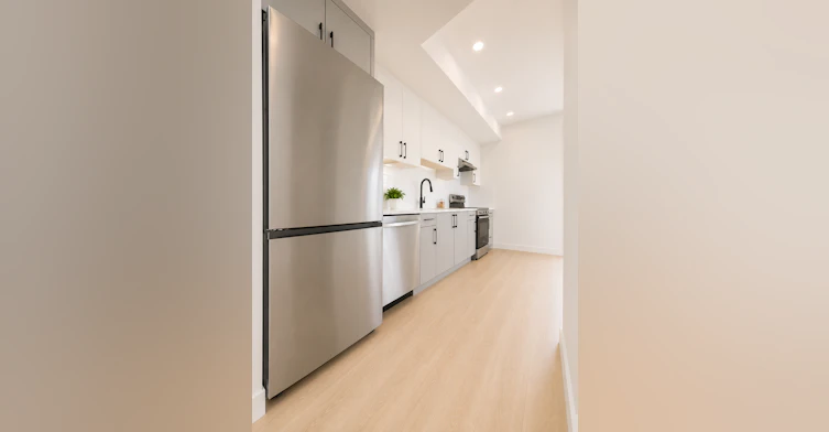 2-10050 86 Avenue Northwest, Edmonton, AB, T6E 2L9 - 4