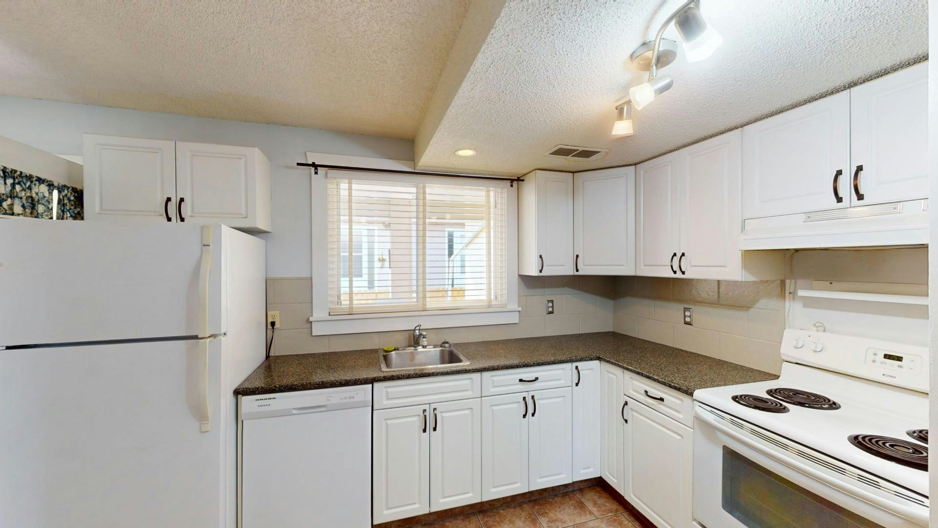 7740 Hunterview Drive Nw, Calgary, AB, T2K 4P8