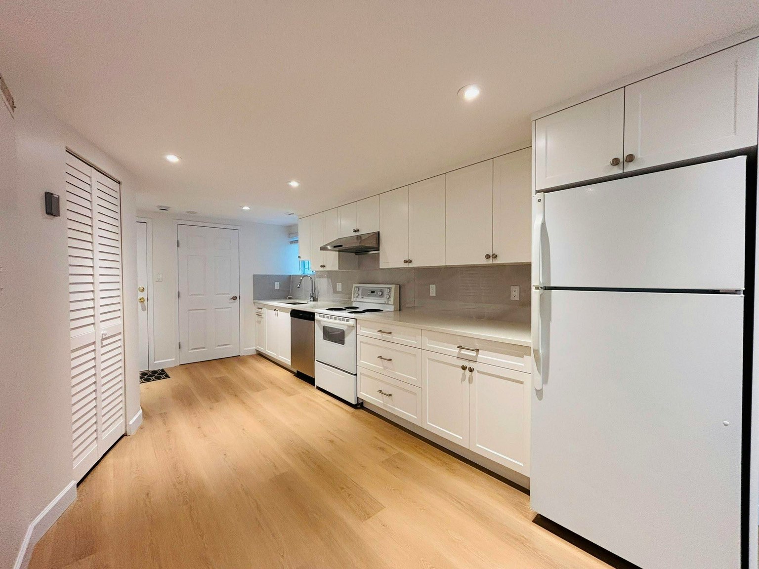 1585 East 57th Avenue, Vancouver, BC, V5P 2B1 - 2
