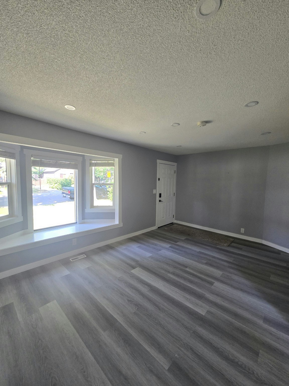 2414 27 Street Southeast, Calgary, AB, T2B 0R2 - 3