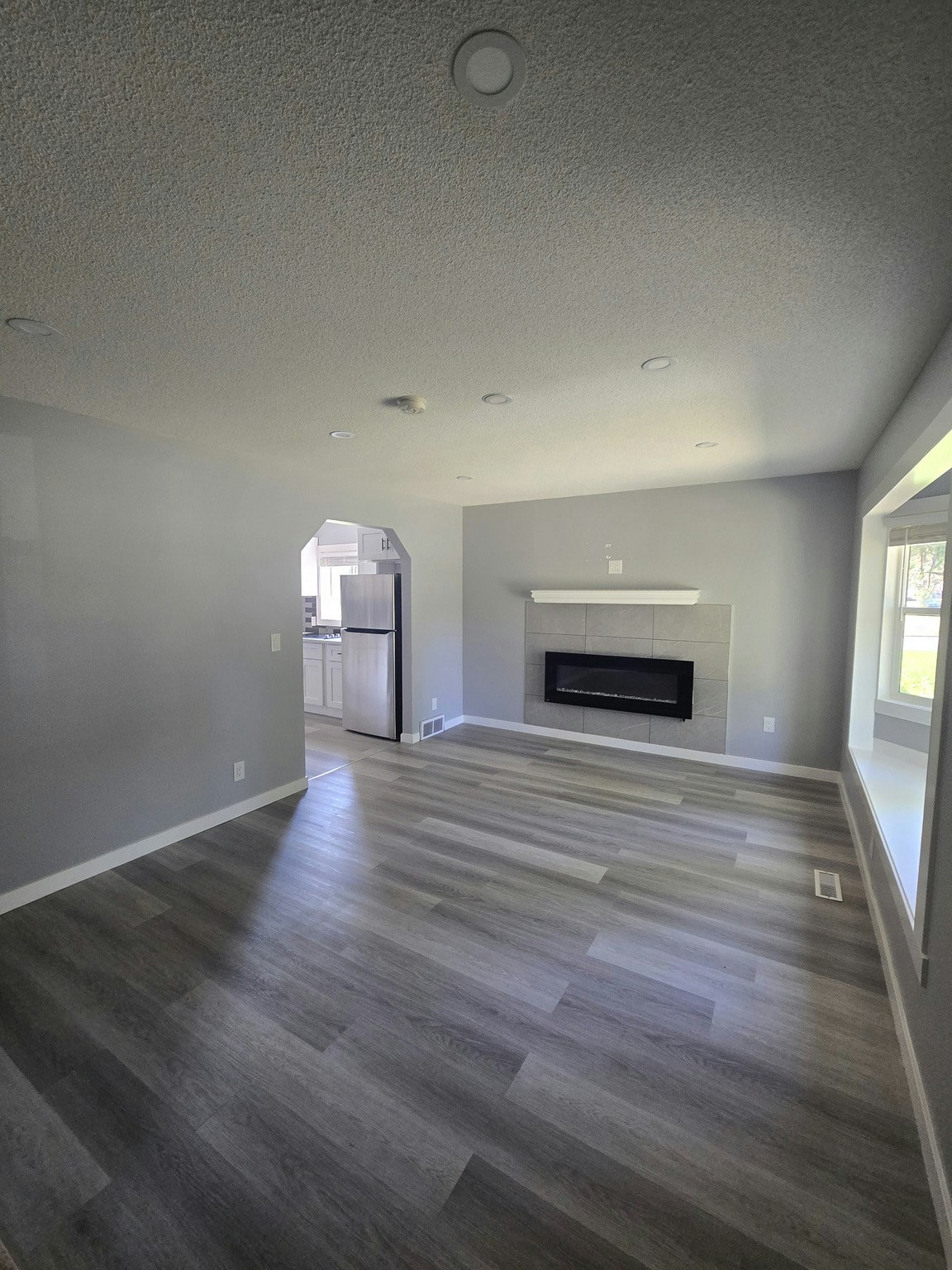 2414 27 Street Southeast, Calgary, AB, T2B 0R2 - 2