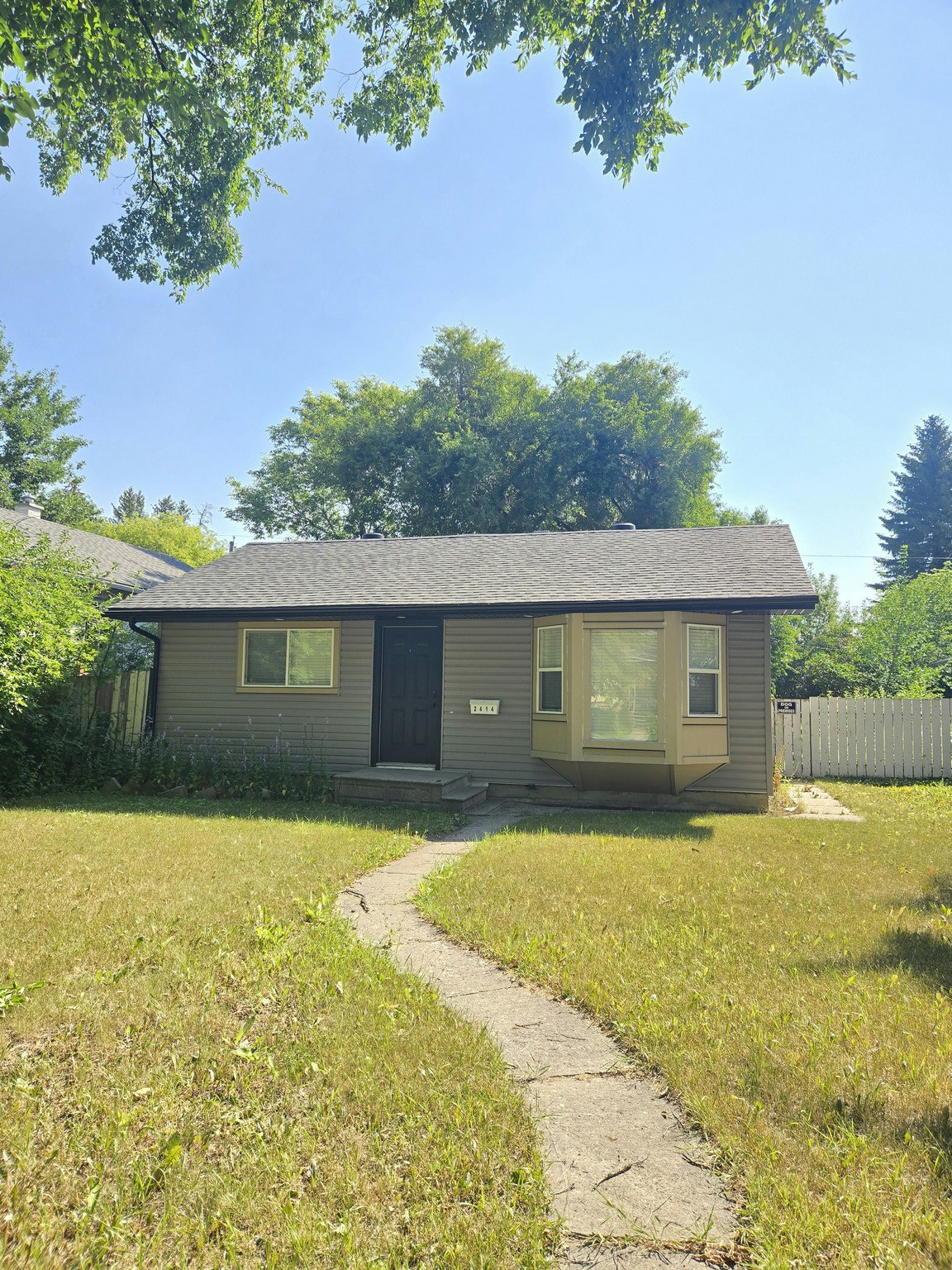 2414 27 Street Southeast, Calgary, AB, T2B 0R2