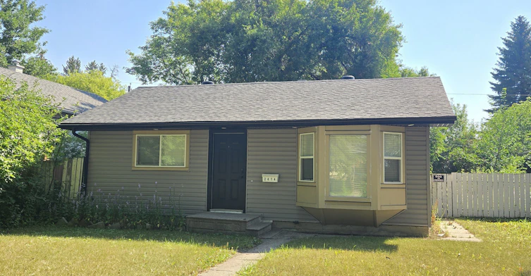 2414 27 Street Southeast, Calgary, AB, T2B 0R2
