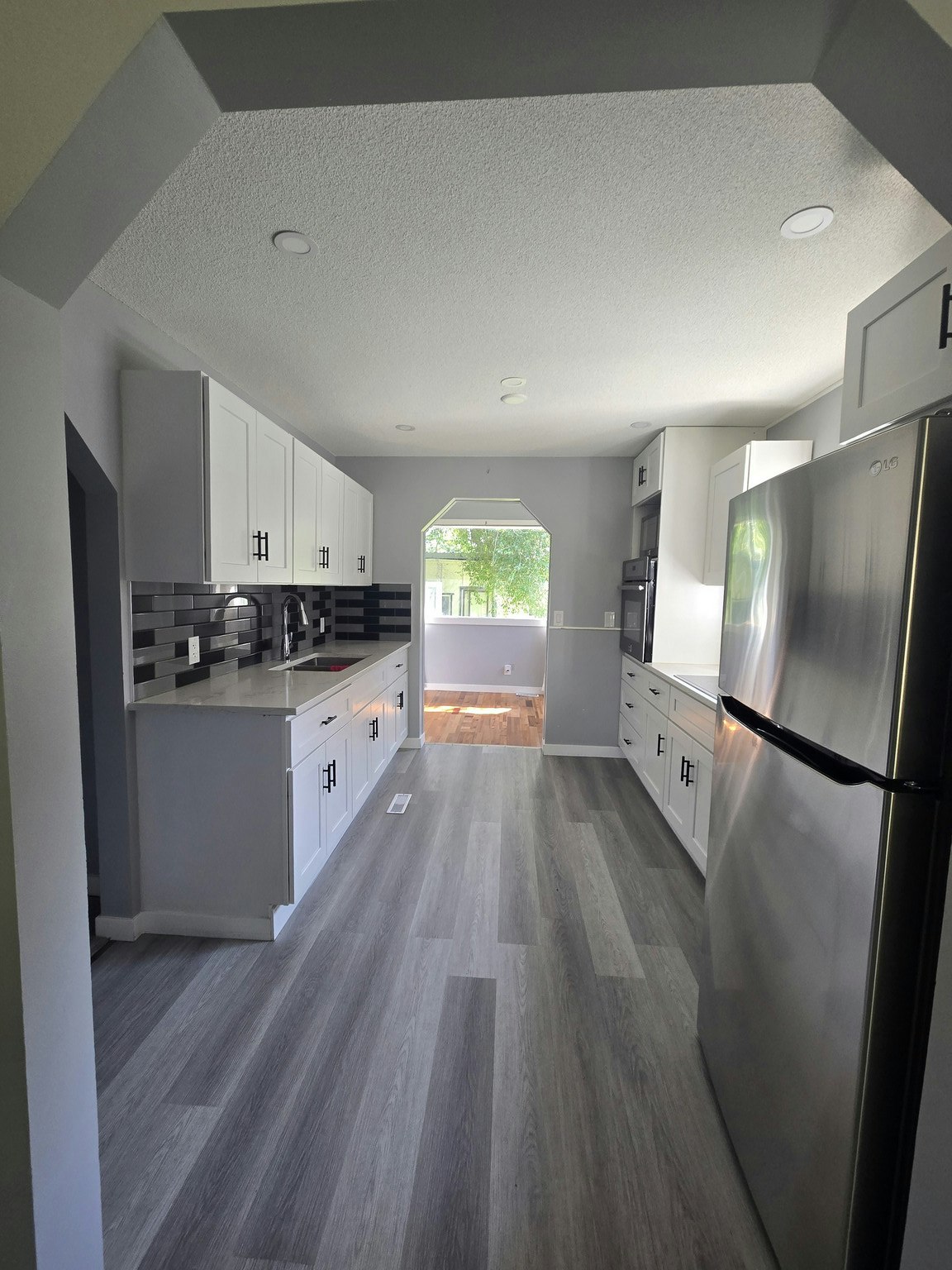 2414 27 Street Southeast, Calgary, AB, T2B 0R2 - 4