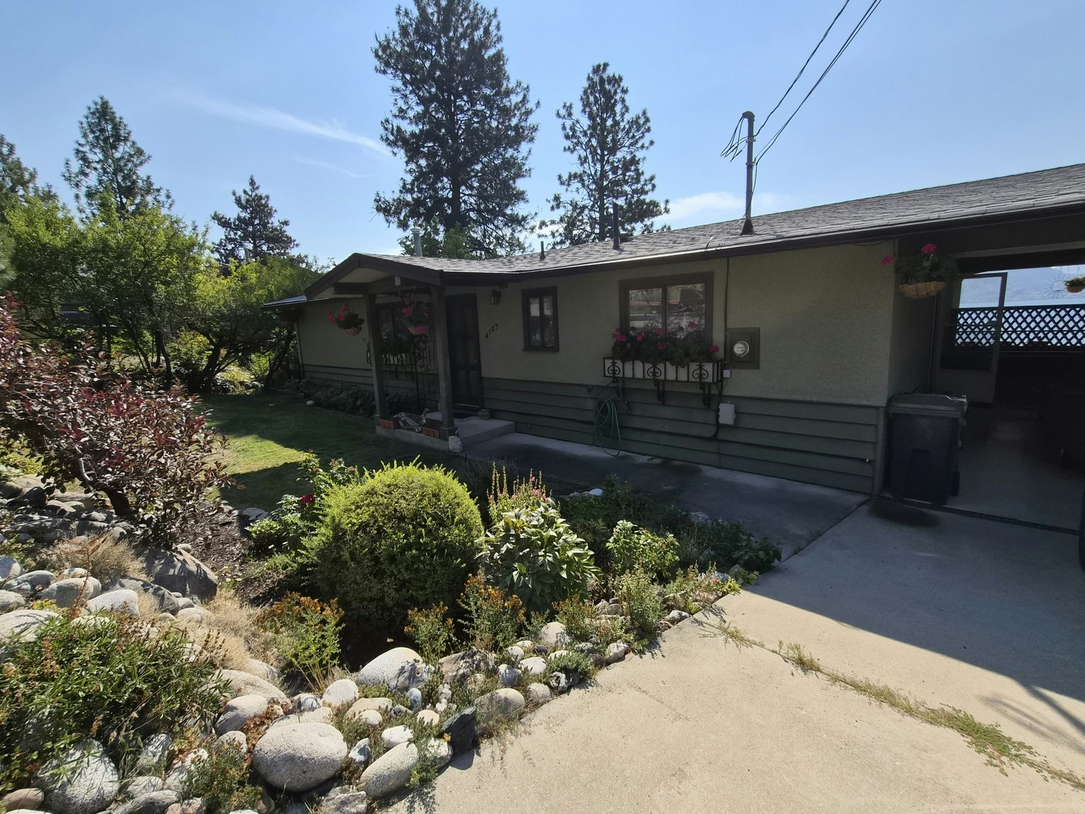 4103 3rd Peachland Avenue BC, Peachland, BC, V0H 1X5 - 2
