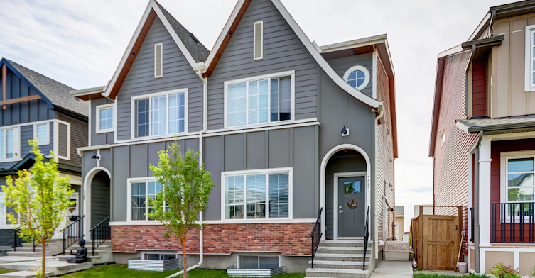 M-7557 202 Avenue Southeast, Calgary, AB, T3S 0E9