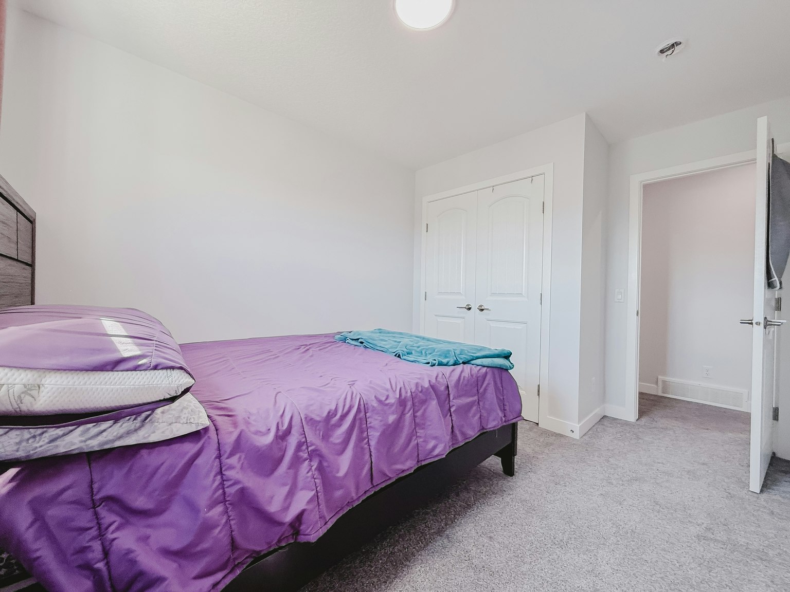 15 Belmont Heath Southwest, Calgary, AB, T2X 4N5 - 17