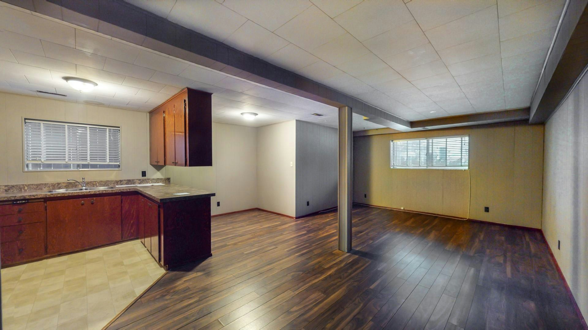 454 30 Avenue Northwest, Calgary, AB, T2M 2N4 - 4