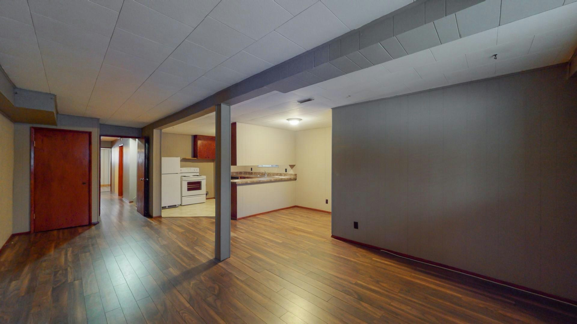 454 30 Avenue Northwest, Calgary, AB, T2M 2N4 - 5