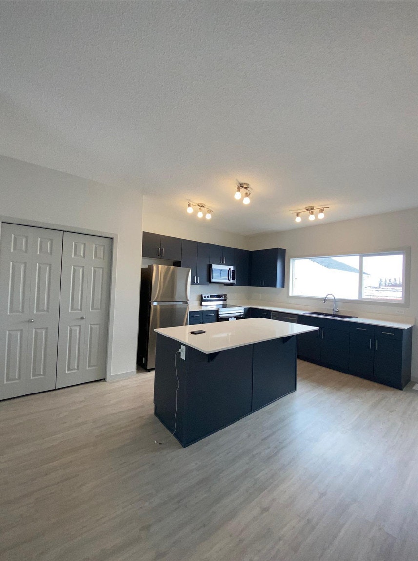6285 175a Avenue Northwest, Edmonton, AB, T5Y 3N7 - 24