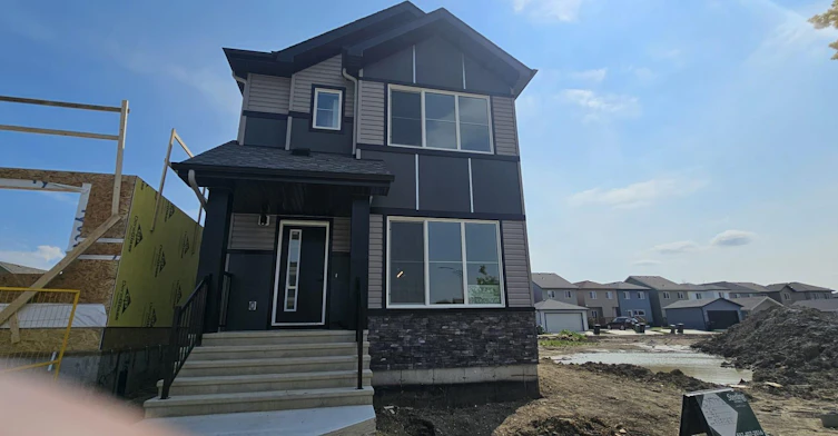 6285 175a Avenue Northwest, Edmonton, AB, T5Y 3N7 - 2