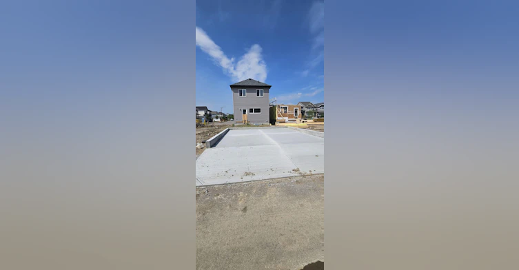 6285 175a Avenue Northwest, Edmonton, AB, T5Y 3N7 - 6