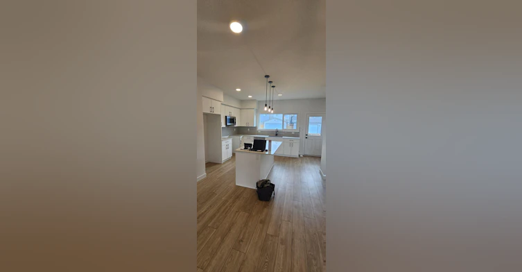 6285 175a Avenue Northwest, Edmonton, AB, T5Y 3N7 - 5