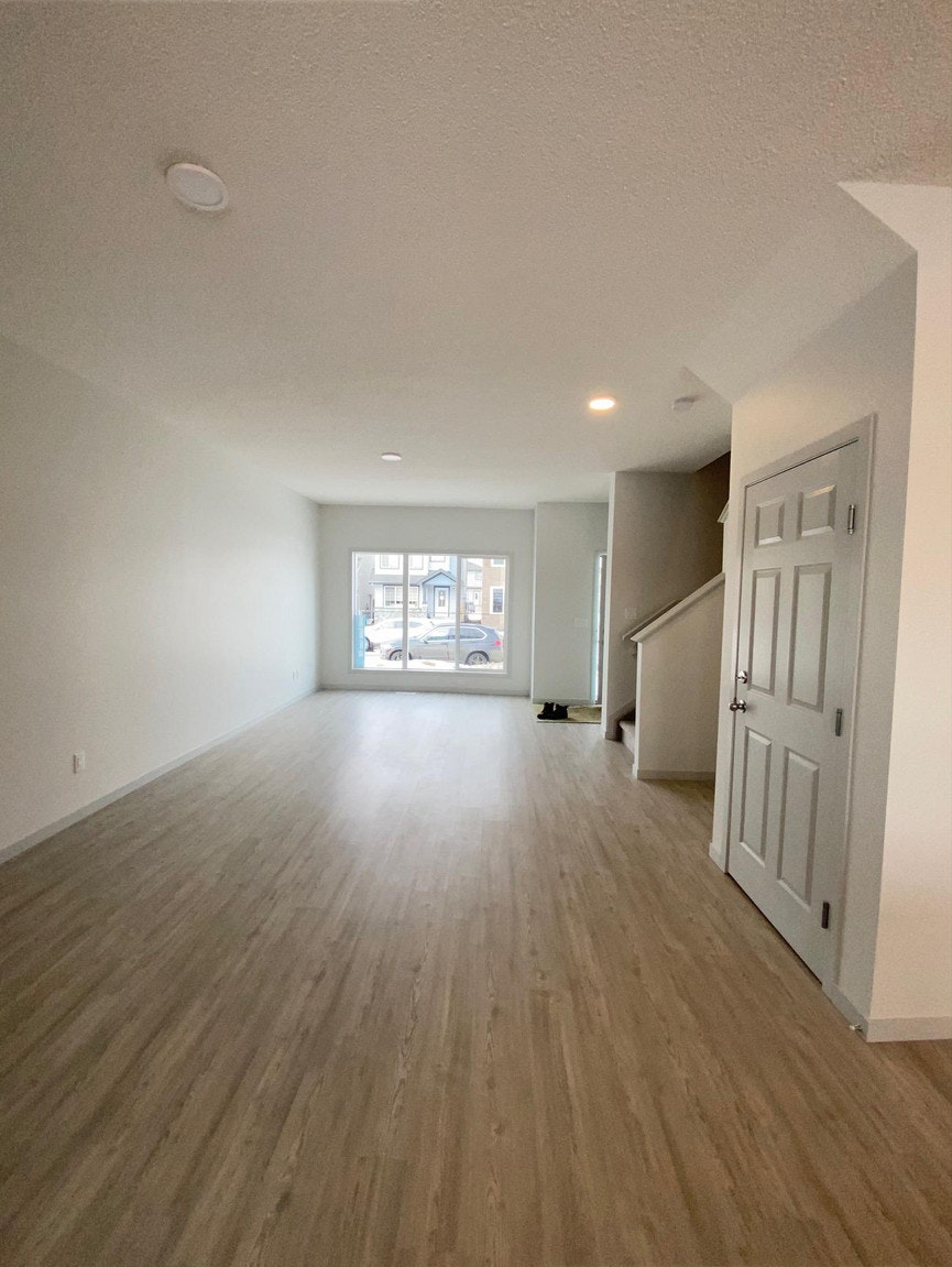 6285 175a Avenue Northwest, Edmonton, AB, T5Y 3N7