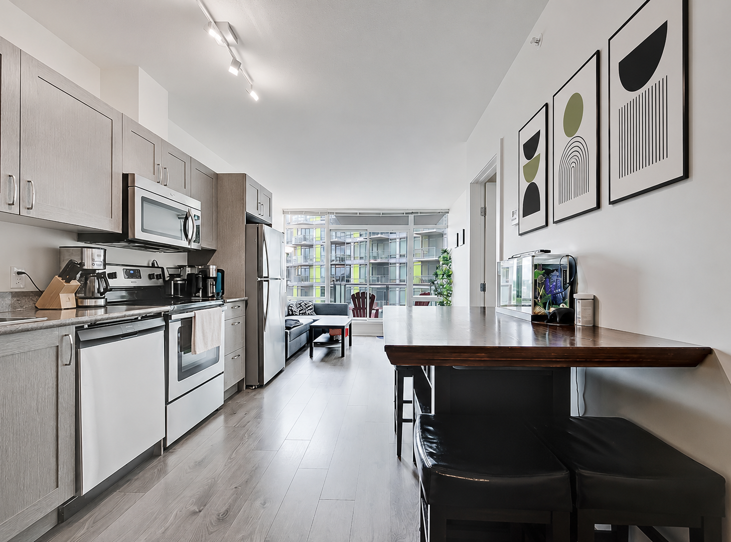 409-10 Brentwood Common Northwest, Calgary, AB, T2L 2L6 - 2