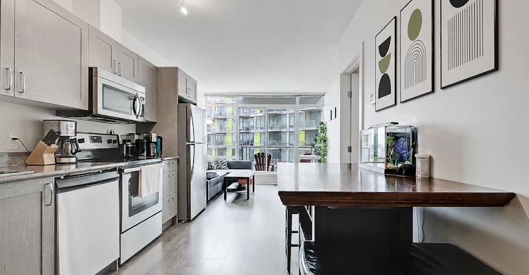409-10 Brentwood Common Northwest, Calgary, AB, T2L 2L6 - 2