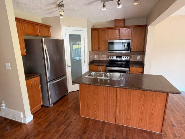 3715 11 Street Nw, Edmonton, AB, T6T 0E8 - 8