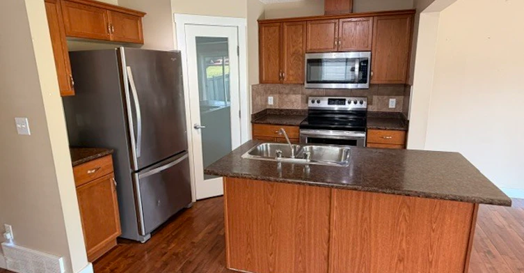 3715 11 Street Nw, Edmonton, AB, T6T 0E8 - 8