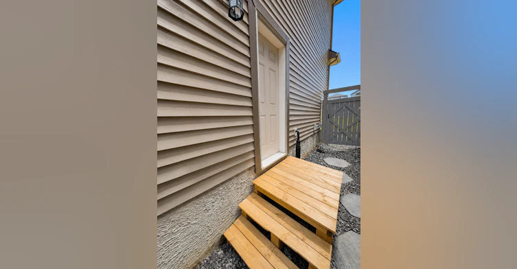 9384 221 Street Northwest, Edmonton, AB, T5T 1N1 - 2