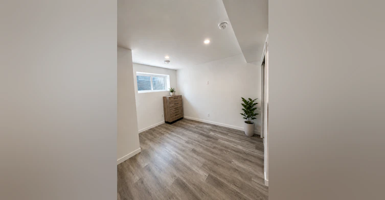 9384 221 Street Northwest, Edmonton, AB, T5T 1N1 - 5