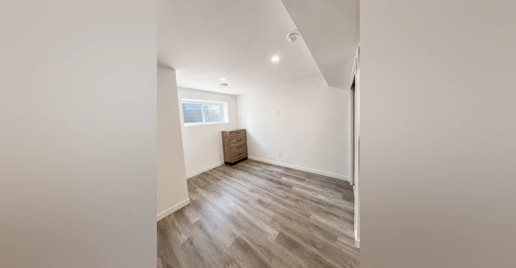 9384 221 Street Northwest, Edmonton, AB, T5T 1N1 - 4