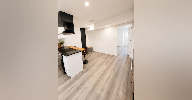 9384 221 Street Northwest, Edmonton, AB, T5T 1N1 - 7