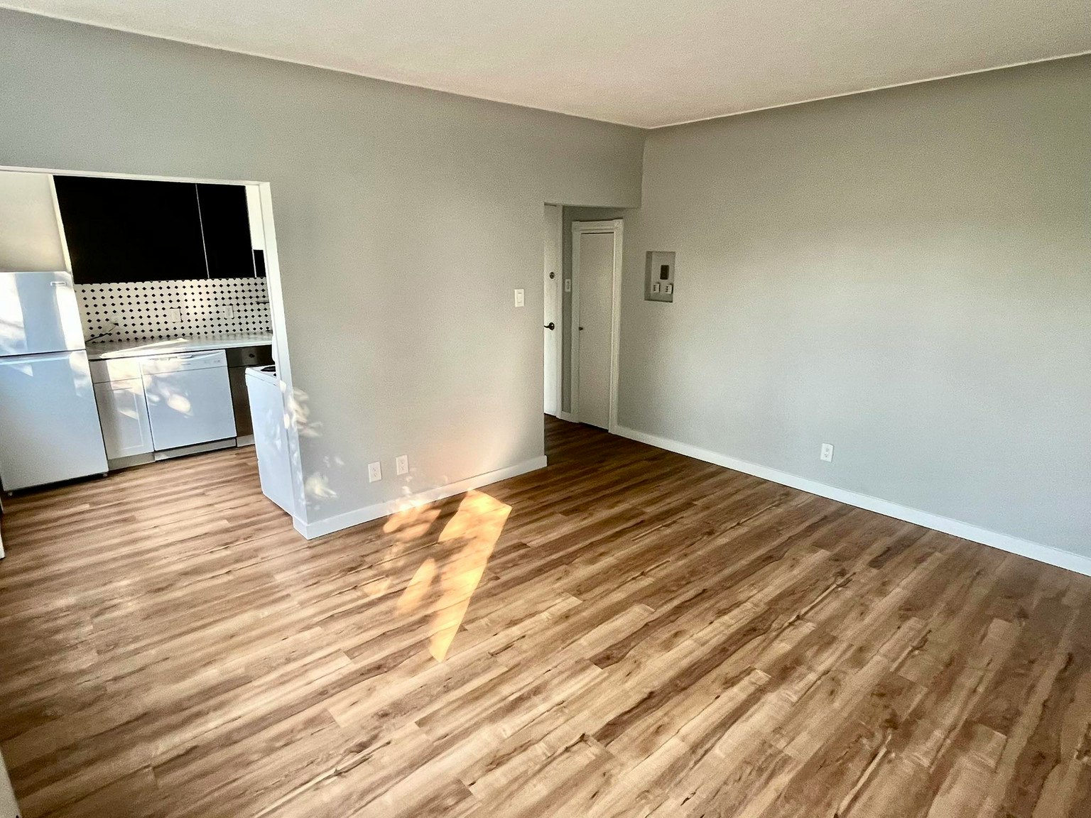 11235 117 Street Northwest, Edmonton, AB, T5G 2W3 - 9