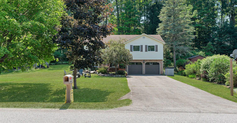 15 Sugarbush Road, Oro-Medonte, ON, L0K 1E0