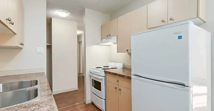 202-1011 Cassils Road West, Brooks, AB, T1R 1A7 - 5
